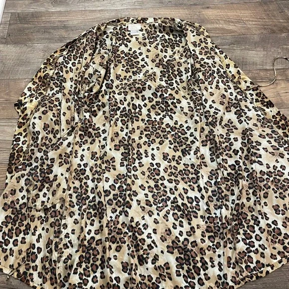 L.A. Intimates Leopard Print Satin Robe and Chemise Set Small - Picture 7 of 10